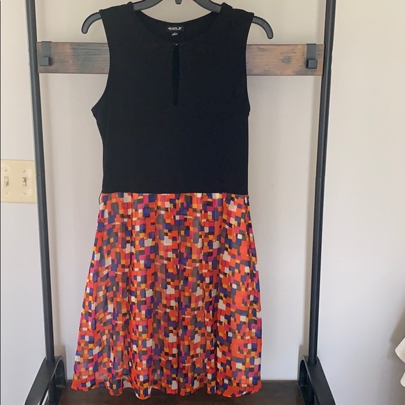 Sleeveless Colorful Dress - Picture 2 of 5